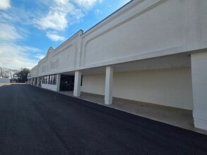 1555 Campbell Ln, Bowling Green, KY for lease Interior Photo- Image 1 of 38