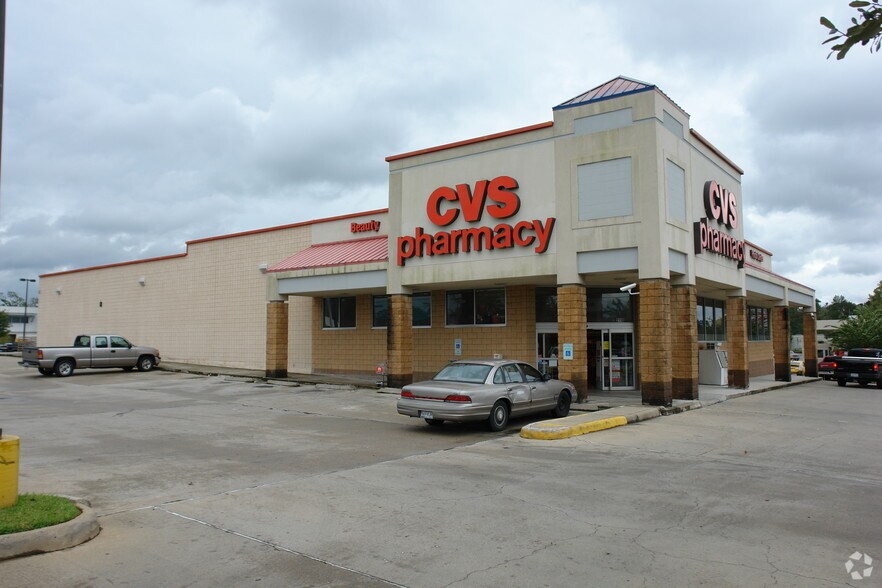 2110 N Frazier St, Conroe, TX for lease - Building Photo - Image 2 of 4