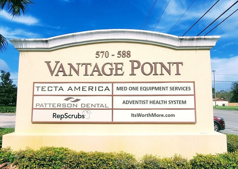 588 Monroe Rd, Sanford, FL à louer - Photo du bâtiment - Image 2 de 14