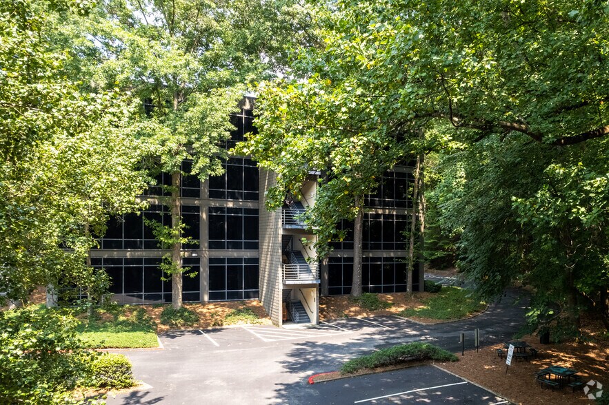 6400 Powers Ferry Rd NW, Atlanta, GA à louer - Photo du bâtiment - Image 2 de 12