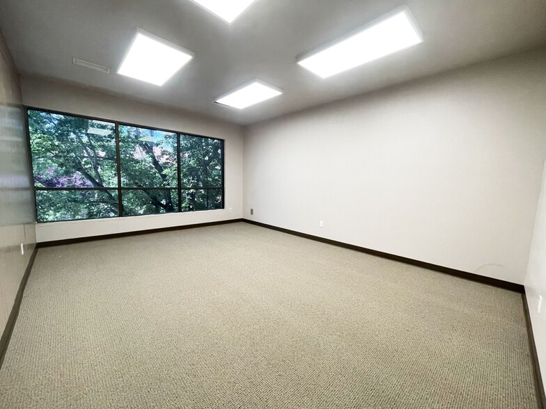 1855 Sullivan Ln, Sparks, NV for lease - Interior Photo - Image 3 of 15