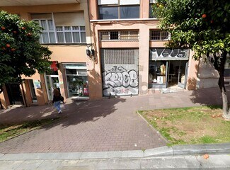 Plus de détails pour Multi-résidentiel à vendre