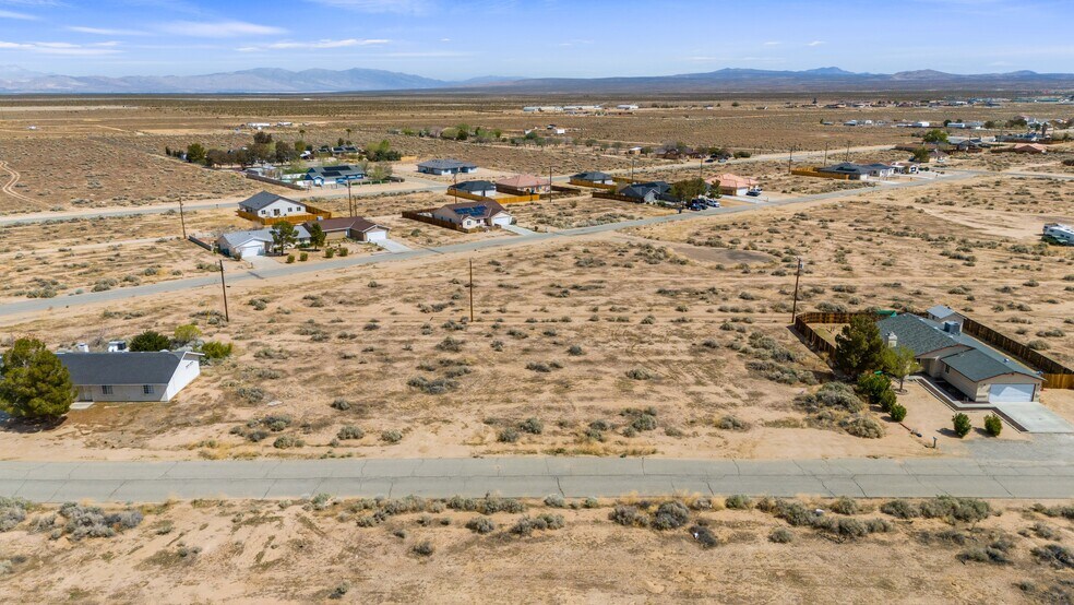 7249 Heather Ave, California City, CA à vendre - Photo du bâtiment - Image 2 de 9