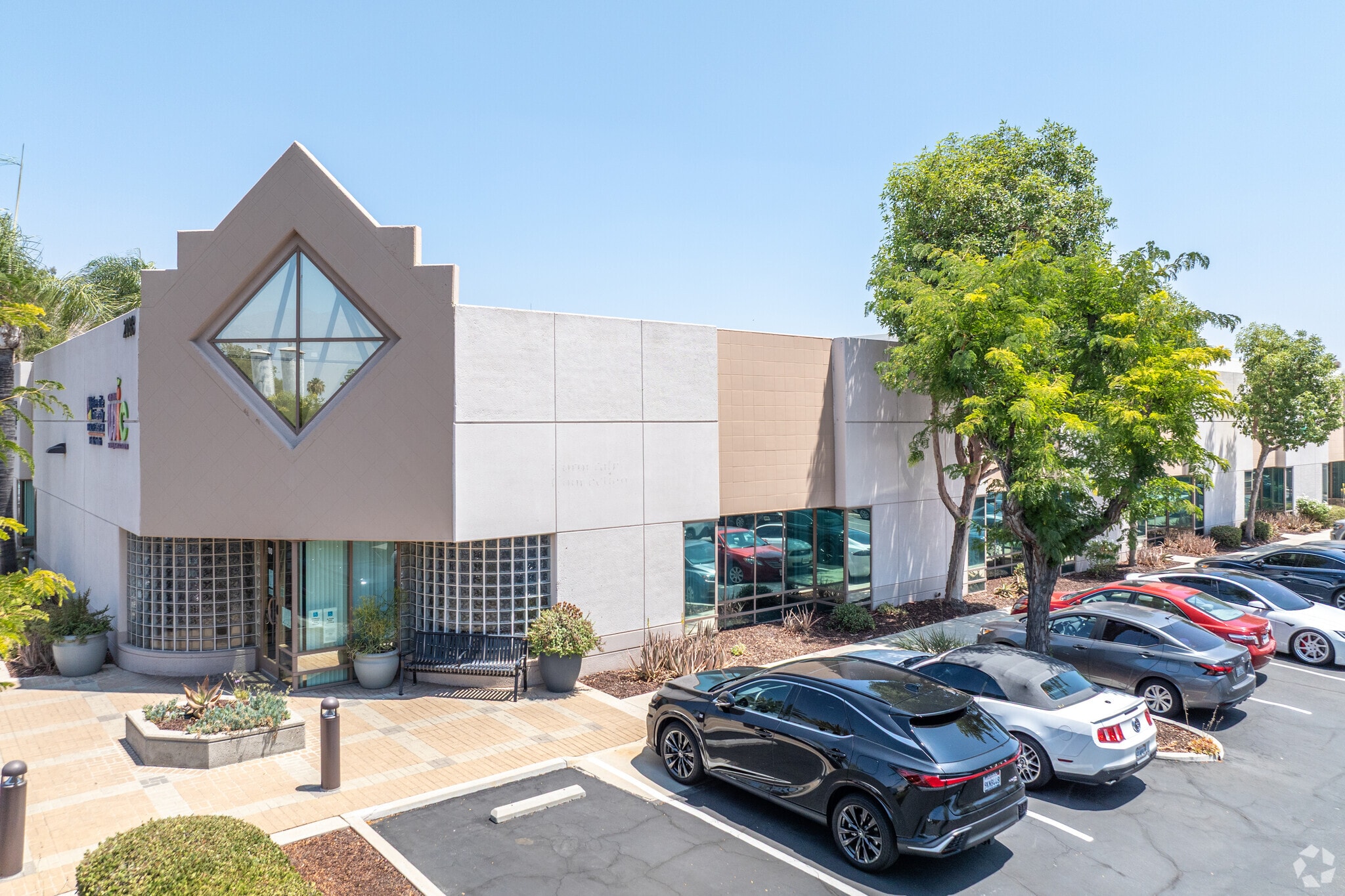 2038 Iowa Ave, Riverside, CA for lease Primary Photo- Image 1 of 5
