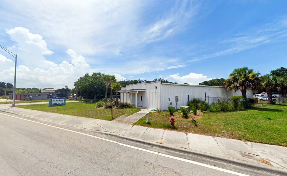 2904 Okeechobee Rd, Fort Pierce, FL à vendre - Photo du bâtiment - Image 2 de 2