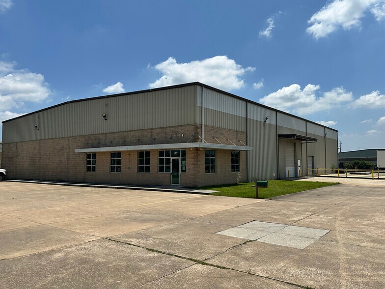 11721 Tanner Rd, Houston, TX à vendre - Photo du bâtiment - Image 1 de 1