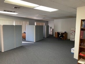 22547 Ventura Blvd, Woodland Hills, CA for lease Interior Photo- Image 2 of 5