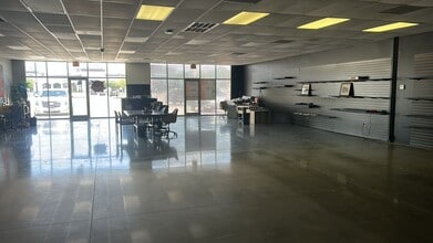 17000 Tomball Pkwy, Houston, TX for lease Interior Photo- Image 1 of 3