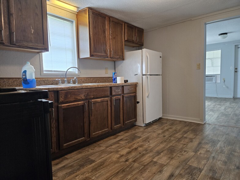 3822 Kay Cir, Blackshear, GA for sale - Interior Photo - Image 2 of 12