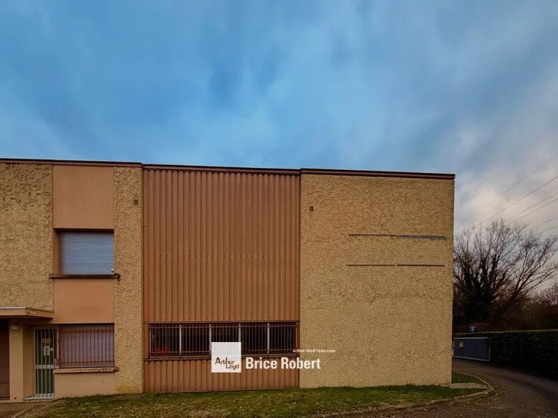 Office in Vaulx-en-Velin for lease Building Photo- Image 1 of 7