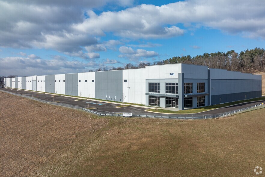600 Busser Rd, York, PA à louer - Photo du bâtiment - Image 2 de 7