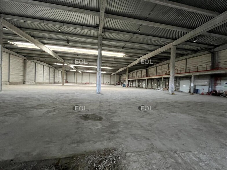 Flex dans Maurepas à louer - Photo du bâtiment - Image 3 de 10