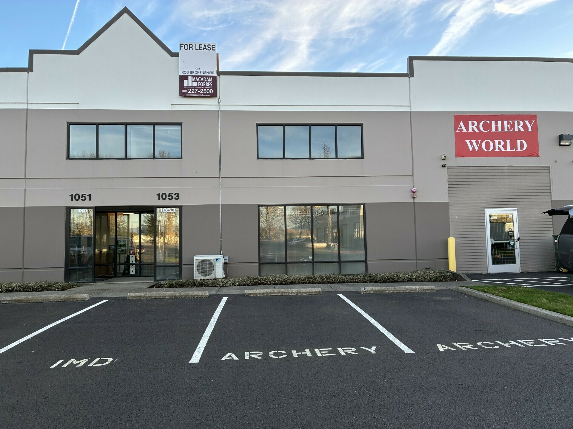 1057 NW Corporate Dr, Troutdale, OR for lease Primary Photo- Image 1 of 5