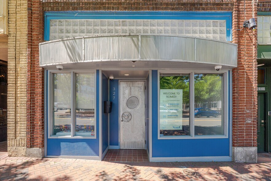 327 W Main St, Durham, NC à louer - Photo du bâtiment - Image 2 de 6