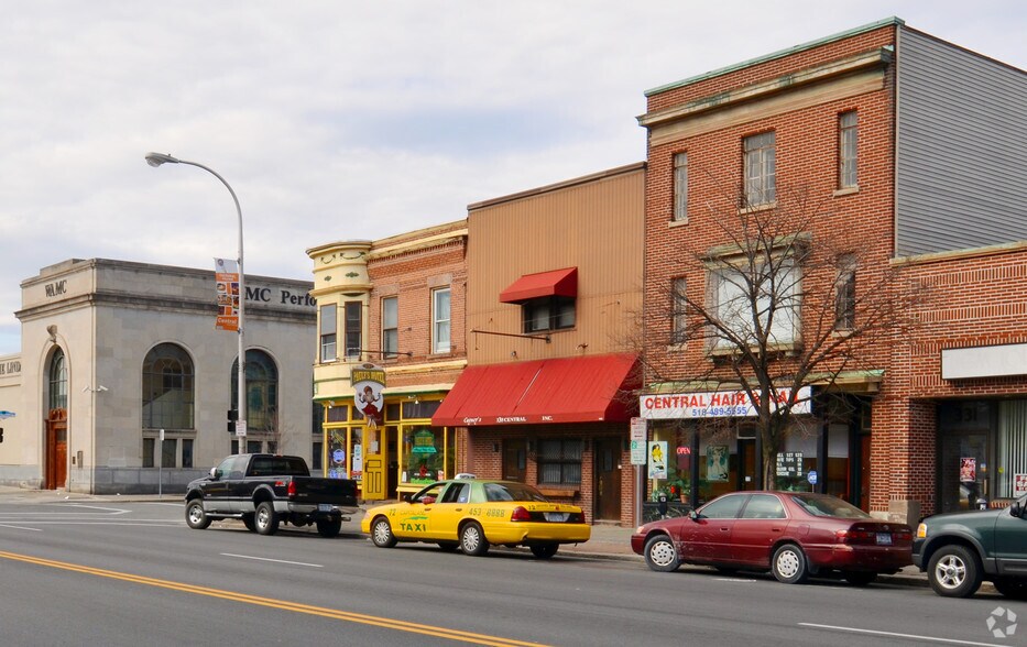 114 Quail St, Albany, NY à vendre - Photo du bâtiment - Image 2 de 4