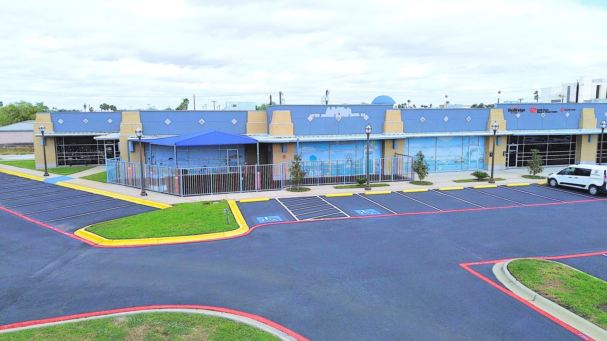 1221 S 10th St, Weslaco, TX for lease Primary Photo- Image 1 of 15