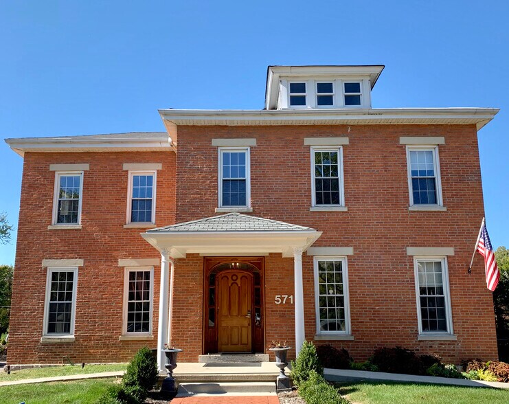 571 High St, Worthington, OH à louer - Photo du bâtiment - Image 2 de 12