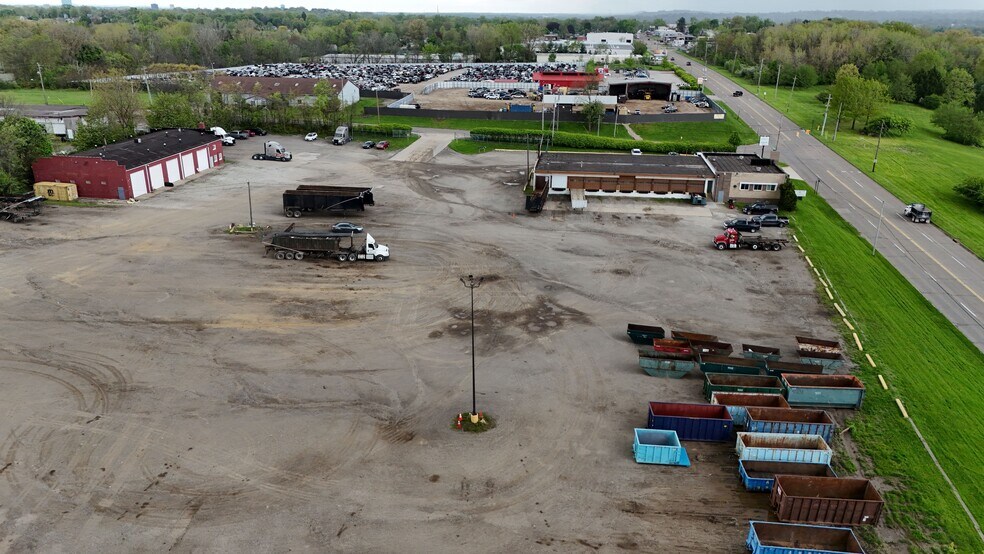 1350 Kelly Ave, Akron, OH à louer - Photo du bâtiment - Image 2 de 4