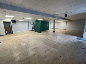 New Zealand Ave, Walton On Thames for lease Interior Photo- Image 1 of 5