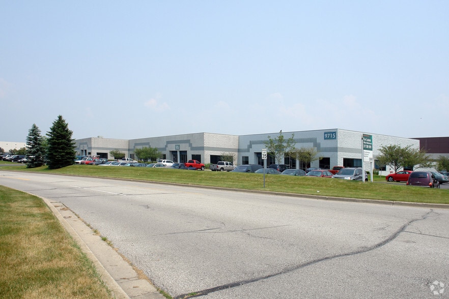 9715 Kincaid Dr, Fishers, IN à louer - Photo du bâtiment - Image 3 de 9