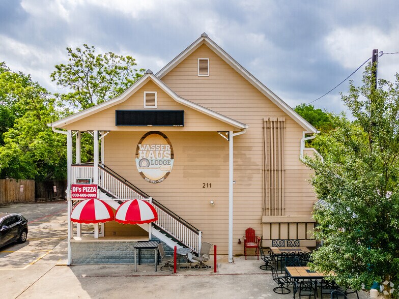 211 W Lincoln Rd, New Braunfels, TX à louer - Photo du bâtiment - Image 3 de 3