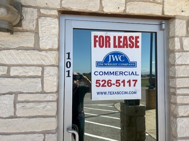 3921 E Stan Schlueter Loop, Killeen, TX for lease - Building Photo - Image 3 of 5