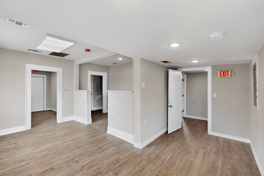 3818 S Lancaster Rd, Dallas, TX for lease - Primary Photo - Image 1 of 37