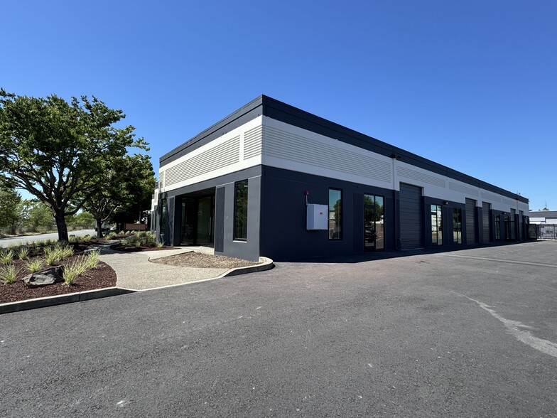 1250 Holm Rd, Petaluma, CA for lease - Building Photo - Image 3 of 15