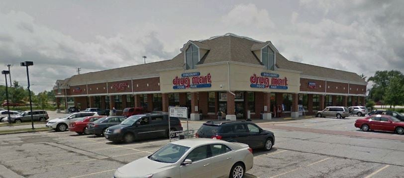 300-366 Chestnut Commons Dr, Elyria, OH for lease - Building Photo - Image 2 of 6