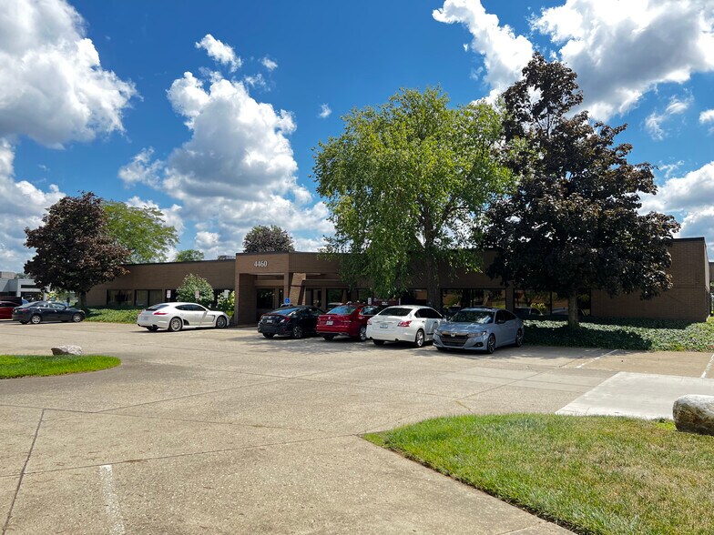 4420-4460 Carver Woods Dr, Blue Ash, OH for lease - Primary Photo - Image 1 of 19