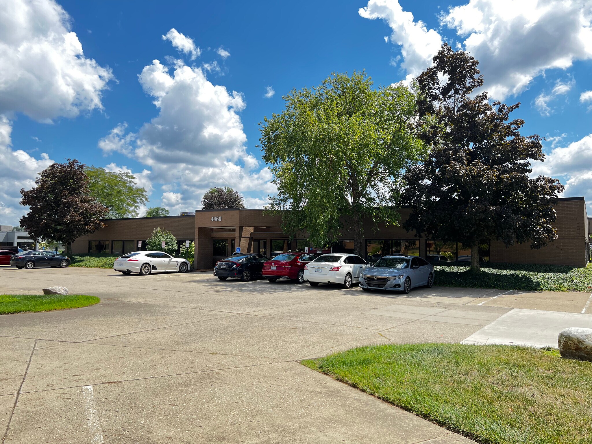 4420-4460 Carver Woods Dr, Blue Ash, OH for lease Primary Photo- Image 1 of 20