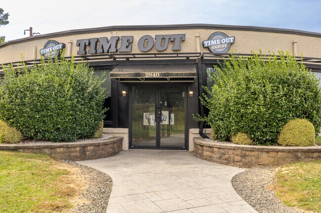 Plus de détails pour 2840 Pine Rd, Huntingdon Valley, PA - Industriel à louer