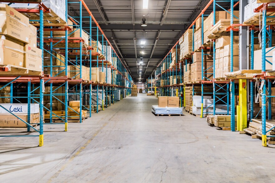 9275 Boul Henri-Bourassa E, Montréal, QC à louer - Photo intérieure - Image 2 de 13