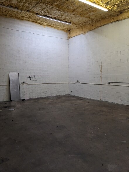 3924 Woodbury Dr, Austin, TX for lease - Interior Photo - Image 3 of 10