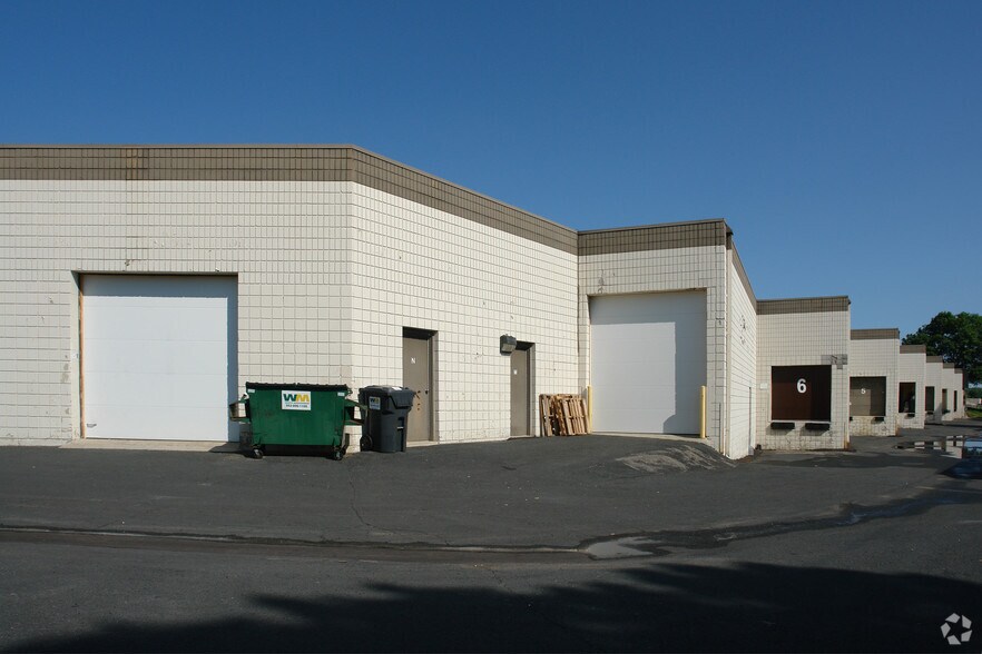 5221-5247 Edina Industrial Blvd, Edina, MN for lease - Building Photo - Image 2 of 9