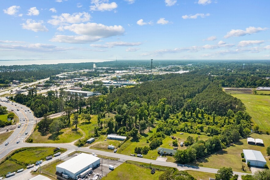 103 Gloria Dawn Rd, Morehead City, NC à vendre - Photo principale - Image 1 de 23