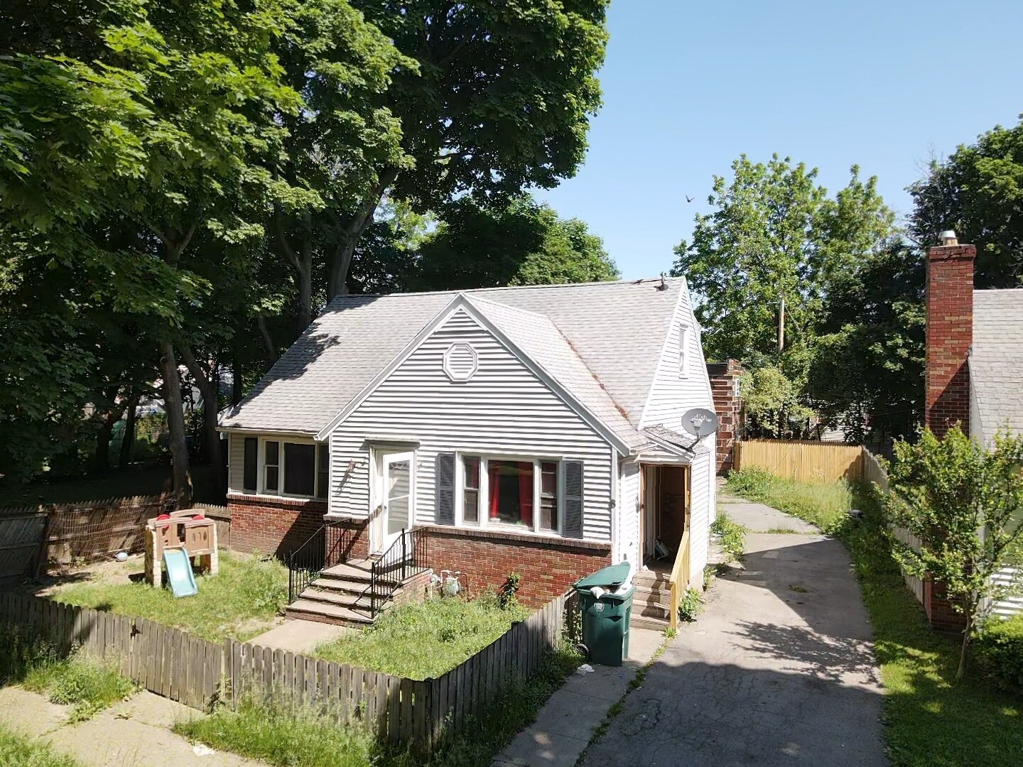 Single Family Homes Sale - Rochester, NY portefeuille de 11 propriétés à vendre sur LoopNet.ca Photo principale- Image 1 de 14