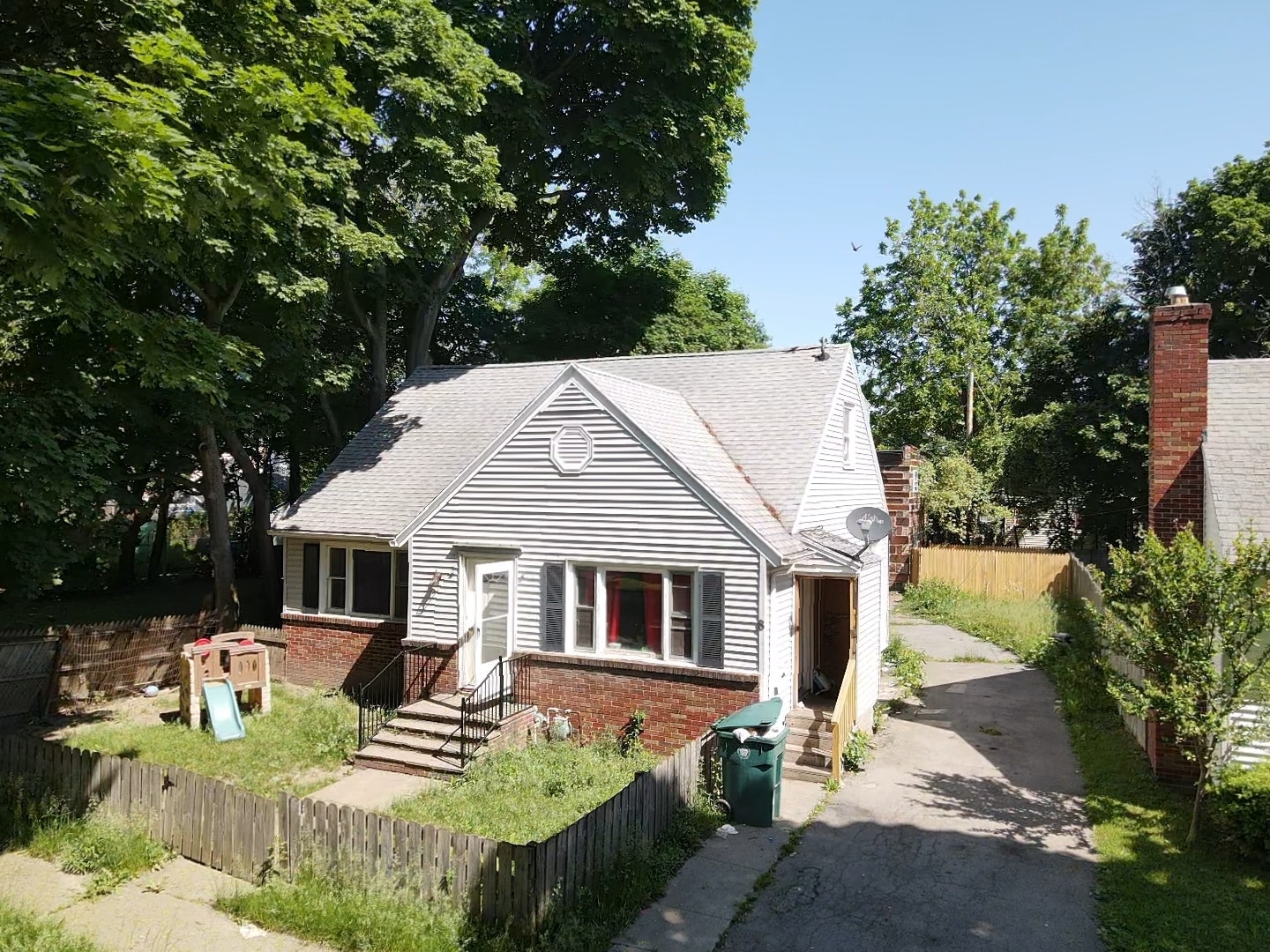 Single Family Homes Sale - Rochester, NY portfolio of 11 properties for sale on LoopNet.ca Primary Photo- Image 1 of 14