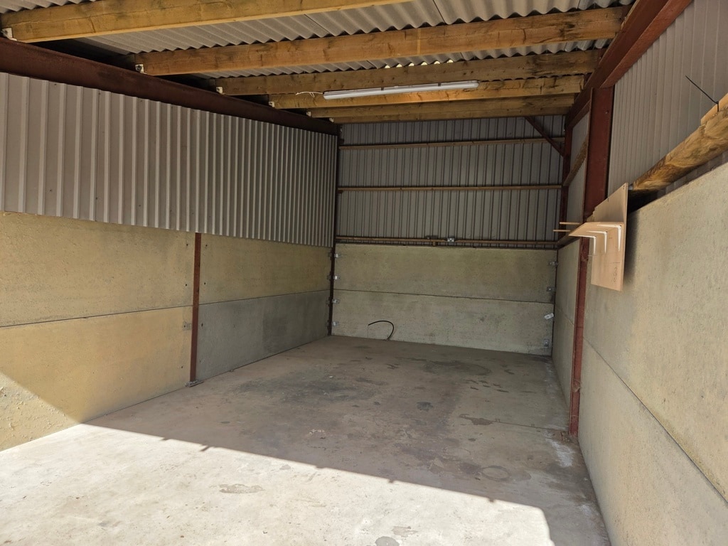 Oare, Cold Ash for lease Interior Photo- Image 1 of 3