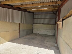 Oare, Cold Ash for lease Interior Photo- Image 1 of 3
