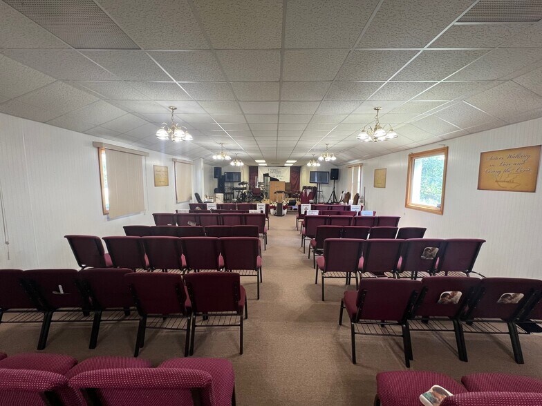 2379 Emmons Ave, Warren, MI for lease - Interior Photo - Image 3 of 15