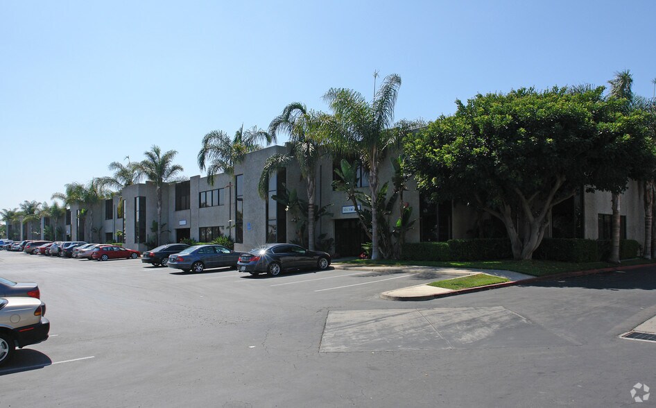 6310 Nancy Ridge Dr, San Diego, CA à louer - Photo du bâtiment - Image 2 de 5