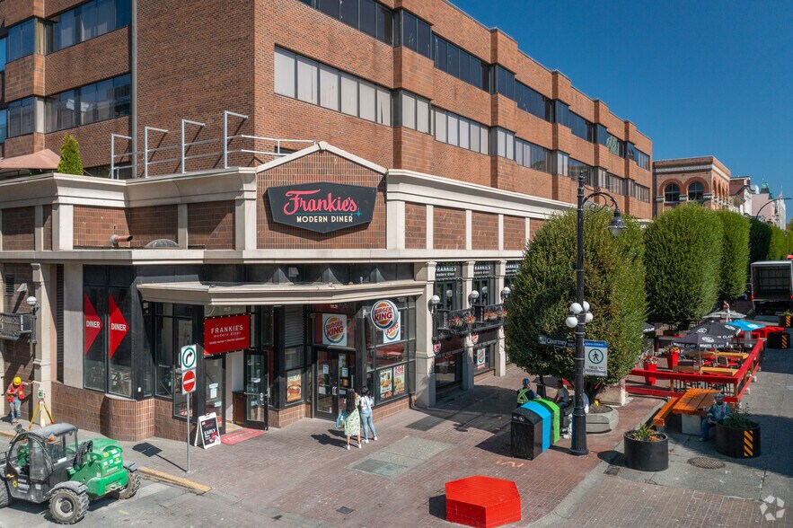 910 Government St, Victoria, BC à louer - Photo du bâtiment - Image 2 de 9