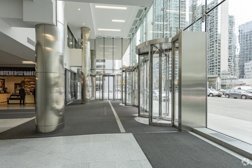 255 5th Ave SW, Calgary, AB à louer - Hall d’entrée - Image 3 de 16