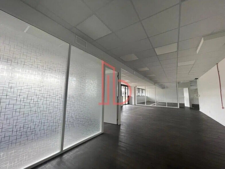 Office in Mérignac for lease - Interior Photo - Image 2 of 7