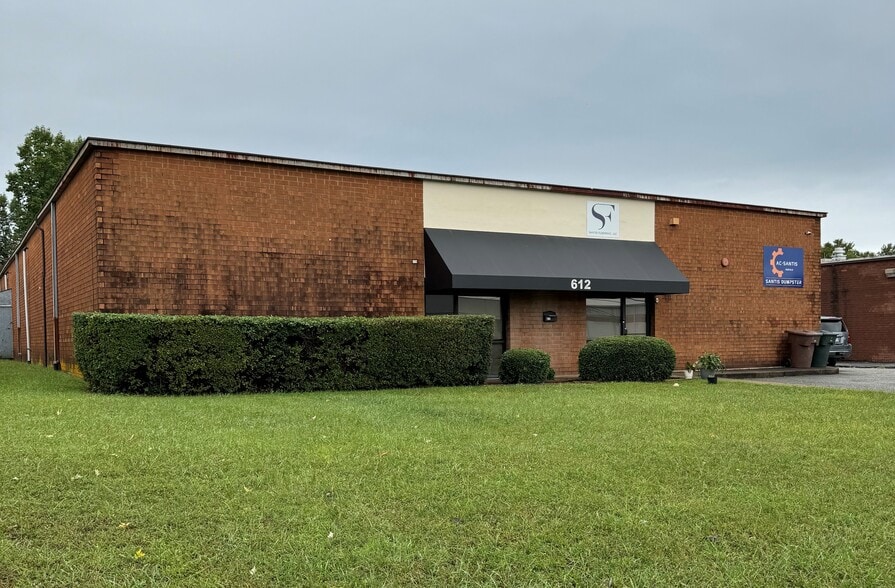 612 Industrial Ave, Greensboro, NC à vendre - Photo du bâtiment - Image 2 de 7