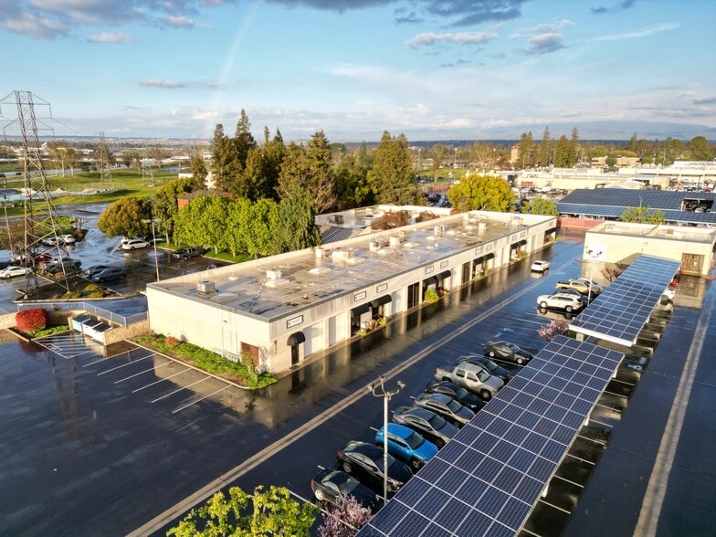 2015 Westwind Dr, Bakersfield, CA for lease - Building Photo - Image 2 of 7