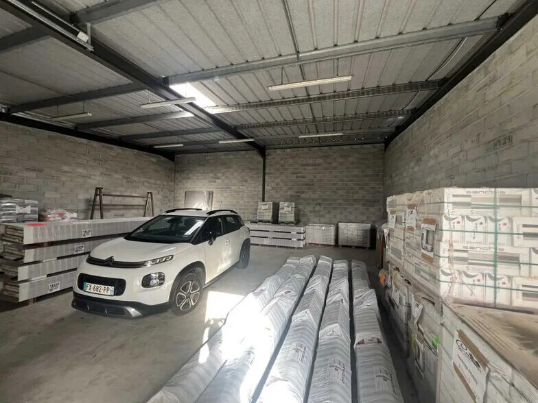 Office in Le Haillan for lease - Building Photo - Image 2 of 10