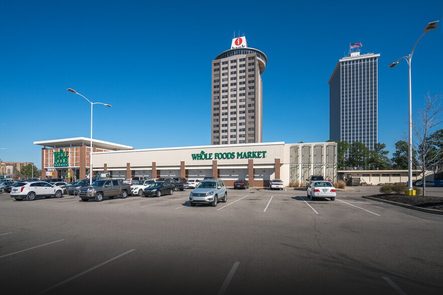 5050 Poplar Ave, Memphis, TN à louer - Photo du bâtiment - Image 2 de 7