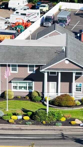 551 N Route 25A, Saint James, NY à vendre - Vidéo sur l’inscription commerciale - Image 2 de 22